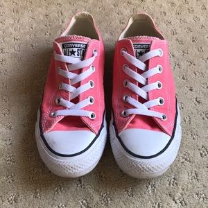Converse Coral Size 6